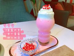 草莓奶昔-喜雀JOY KITCHEN