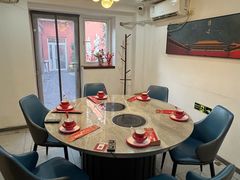 -毛辣果·贵州红酸汤牛肉火锅(西单店)