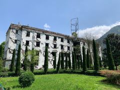 -四川汶川特大地震漩口中学遗址