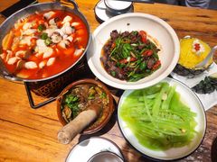 -老滇山寨•云南特色菜•地方菜•民族风情歌舞表演(金碧店)