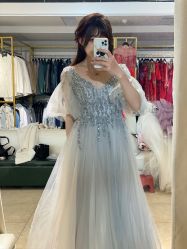 -月月婚纱礼服仓储店(王府井店)