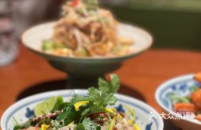 Dai-style Herbed Beef Salad