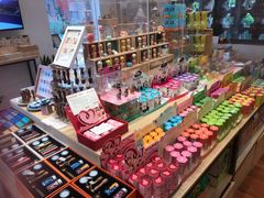 零售区-猫的天空之城概念书店(景德镇陶溪川店)