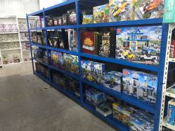 -逝水玩具折扣店