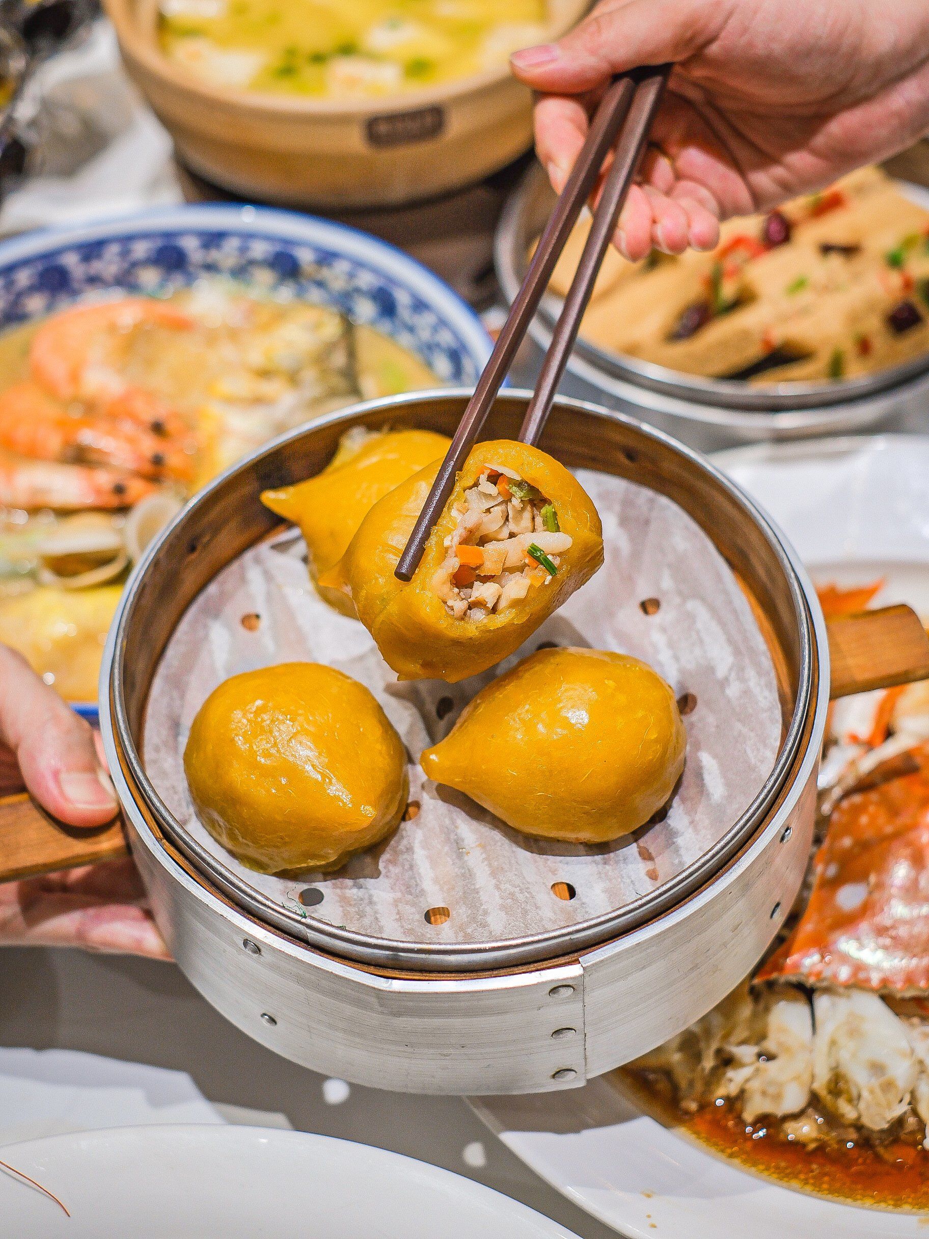 因为饭店老板也是台州人,他们在一起总会有聊不完的美食回忆.
玉环