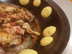 饼子-小火炕铁锅炖鱼