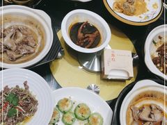 -郑猛记石岐鸽主题餐厅(长江店)