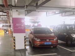 -虹桥火车站-停车场