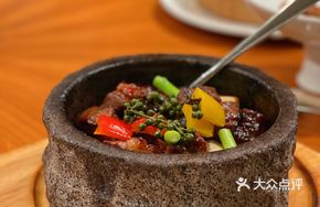 Black Garlic Wagyu in Stone Pot