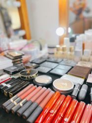 -红馆妆造(中央大街店)