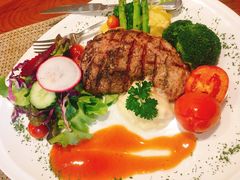 -Chom Cafe and Restaurant