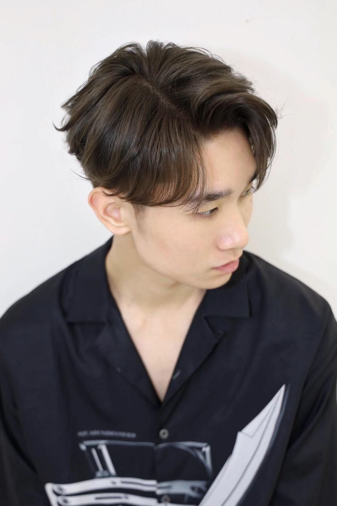 中分发型超帅气