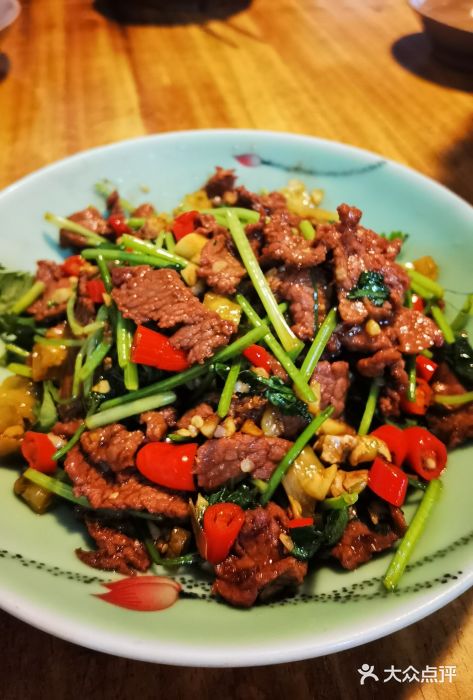 湘聚南县土菜馆(龙山二路店)小炒黄牛肉图片