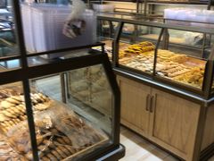 面包甜点陈列柜-玛尔哈巴·塔塔尔糕点(华侨小区店)