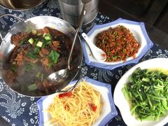 -临江餐馆二楼美食部落
