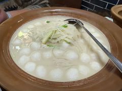 白萝卜丝鱼丸汤-何氏排骨(左家塘店)