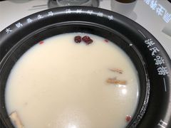 胡椒猪肚鸡-洪氏嗨捞·广东猪肚鸡·椰子鸡火锅(西咸万象城店)