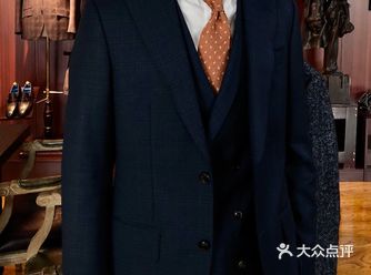 我朋友最后定的一套是4000多一点，我准备也来定套