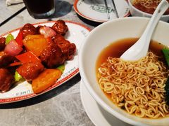 香煎午餐肉公仔面-皇后餐厅-煲仔·小菜·打边炉(古北店)