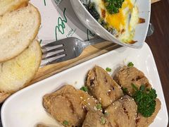 -Chom Cafe and Restaurant