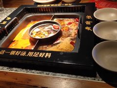 -老牌坊云南鱼豆花火锅(哈西万达店)