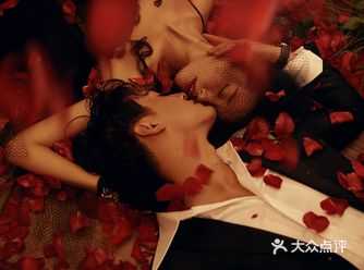 浪漫唯美婚纱照#代表永恒的玫瑰
