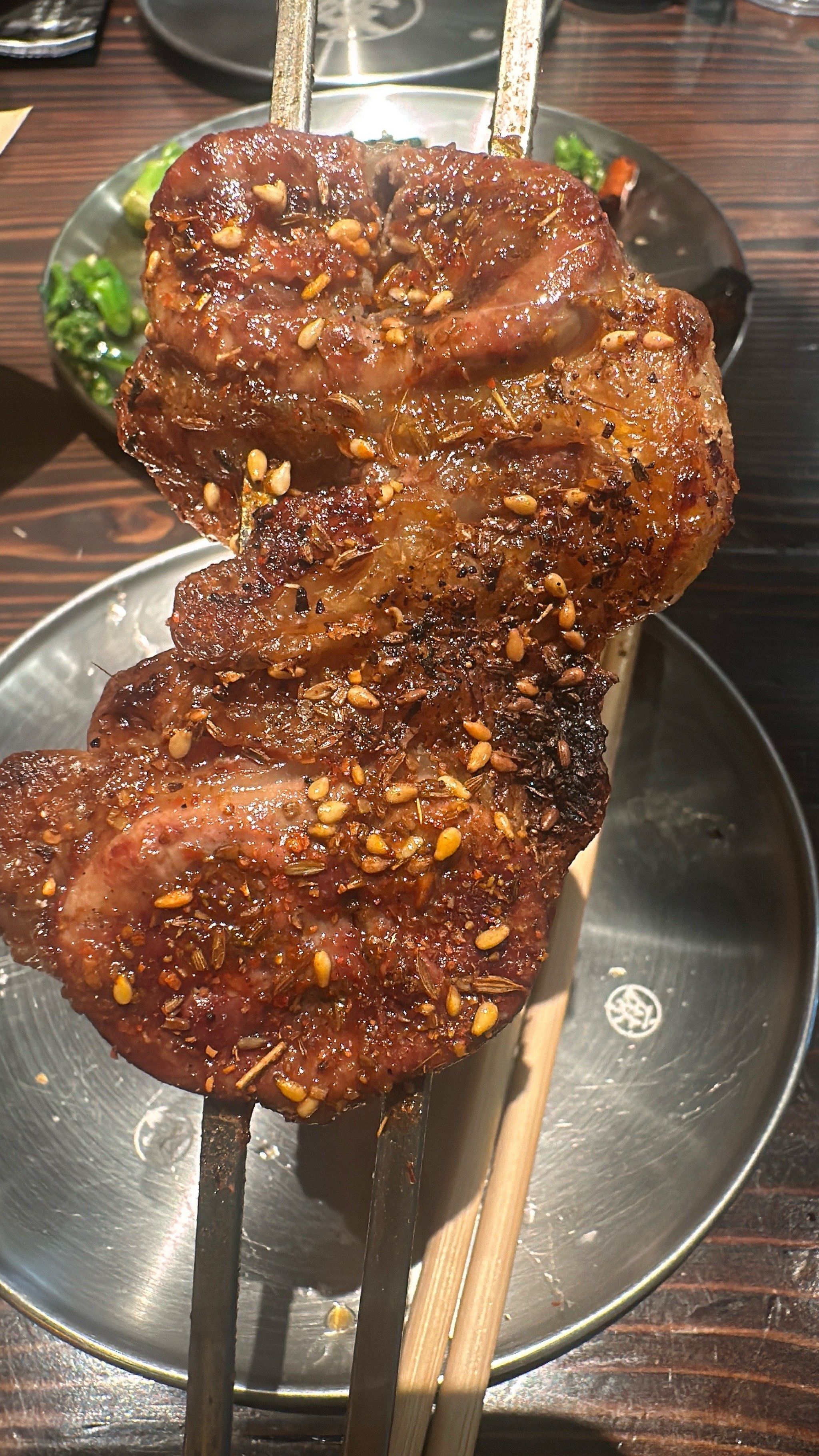 解解馋,快两点了才到,店里也没有几桌客人,点了心心念念的大油边,肥腰