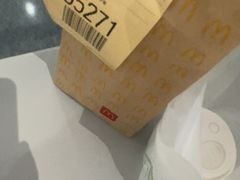 -麦当劳(上海虹桥站30B检票口楼上)