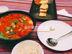 -香巴拉云南餐厅(华莱坞店)