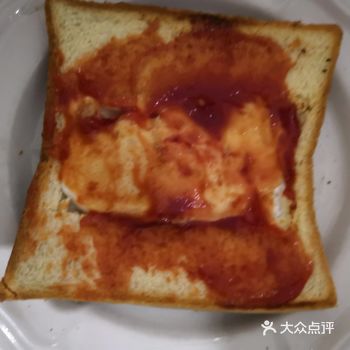 的简单快手早餐——面包片煎鸡蛋
