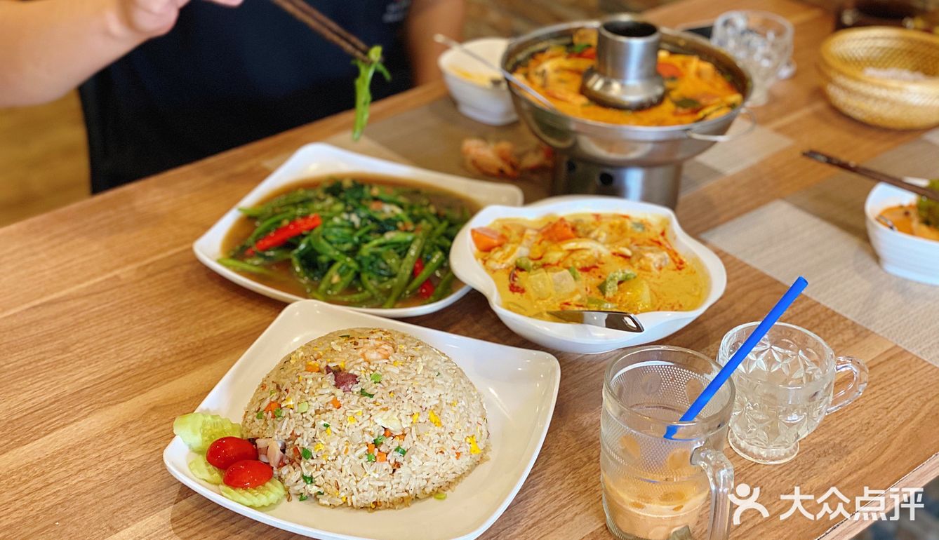 料很足啦。这个强推强推！「黄咖喱鸡肉」量也是很足