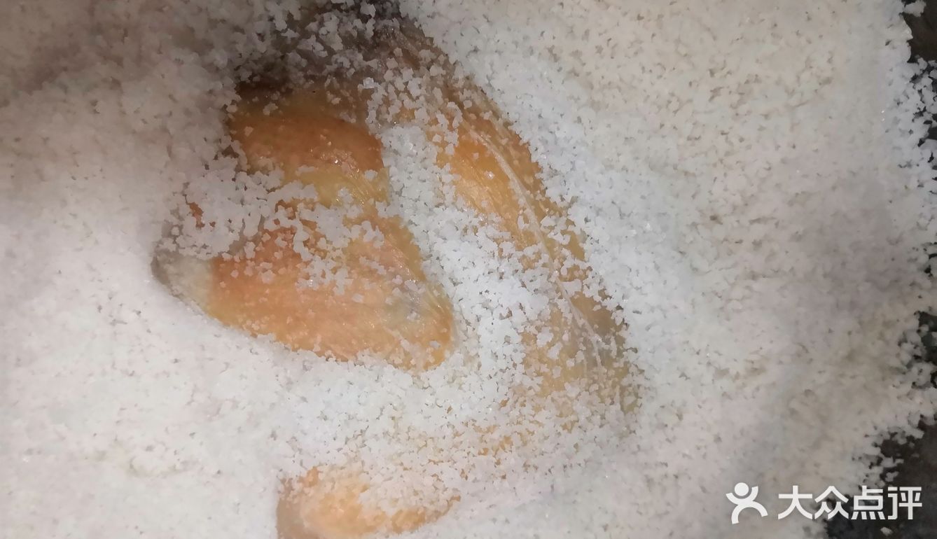 只有粗盐与鸡的一道美味简单的焗盐鸡