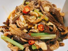 茶树菇炒猪肚-绿草地·湘菜(悦方ID mall店)