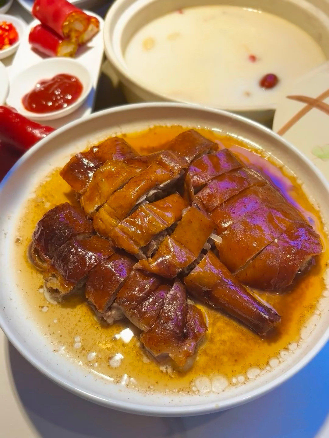 从表情能看出来它们很快乐