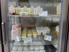 面包甜点陈列柜-白色日记·手作酸奶(麦凯乐店)