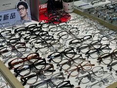 -美式眼镜·授权蔡司.依视路.尼康.豪雅.明月(人民广场店)