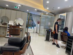 点击看大图 -八佰伴8008星级形象店