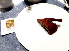 玻璃皮润烧乳鸽-北京厨房(西安SKP店)