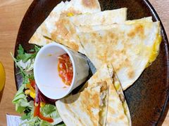 鸡肉馅饼配迷你沙拉-HELLO 27 意面·沙拉·帕尼尼