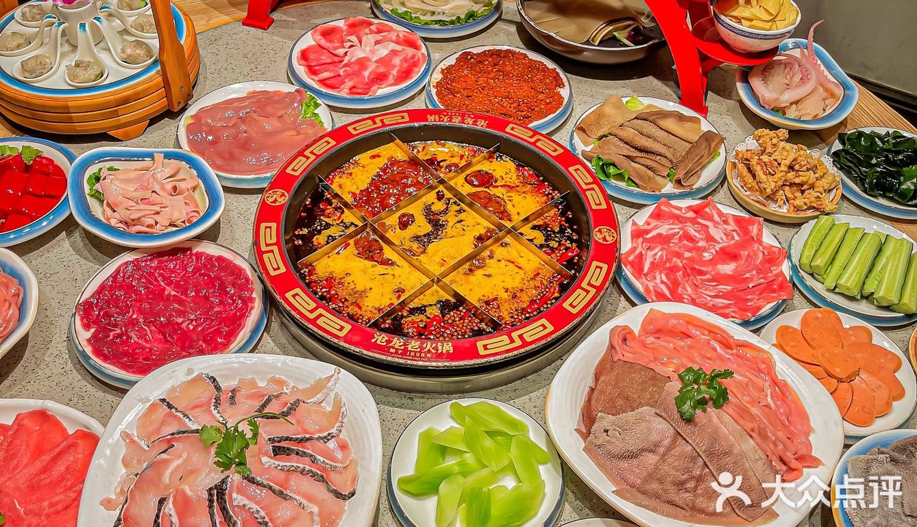 重庆火了18年老火锅‼️58元9个菜，冰淇淋免费… 