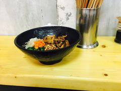 -两勺子一碗口水鸡拌面