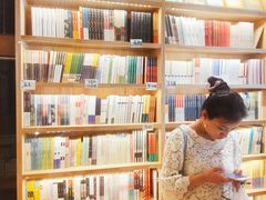 -猫的天空之城概念书店(杭州南宋御街店)