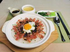 腊味煲仔饭-依云轻食·法甜