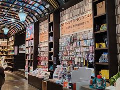 -钟书阁(松江泰晤士小镇店)