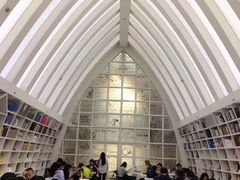 -钟书阁(松江泰晤士小镇店)