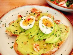 牛油果煮蛋吐司-RAC BAR(安福路店)