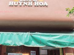 -Bánh Mì Huynh Hoa