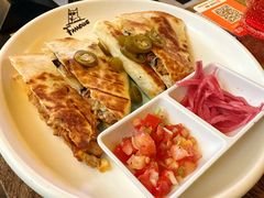 墨西哥鸡肉芝士饼-Famous肥猫墨西哥音乐餐吧(五棵松华熙LIVE店)