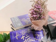 -新华里咖啡书吧(新华书店小寨店)