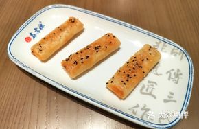 Shrimp and Water Chestnut Spring Rolls